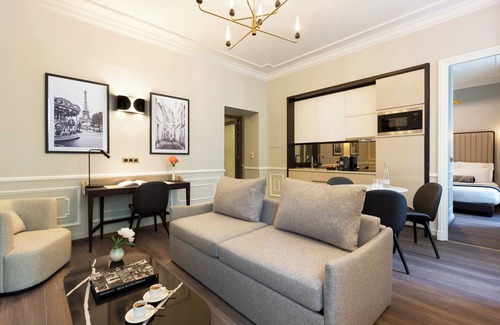 Chaillot Apartment | 1 Bedroom In the Heart Of Tour Eiffel With Aircon