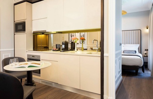 Chaillot Apartment | 1 Bedroom In the Heart Of Tour Eiffel With Aircon