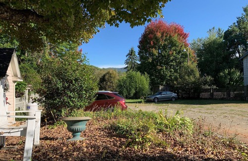 Waynesville House | 1-bedroom just 22 minutes from Cataloochee Ski Area - Henry Room