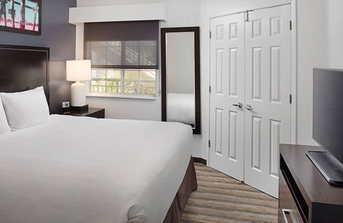 Belmont Hotel | 1 Bedroom King Suite at Hyatt House Belmont/Redwood Shores, Outdoor Pool