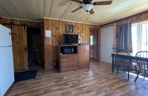 Au Train Cabin | 1 bedroom lake view cabin. Pet friendly.