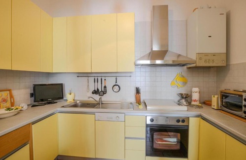 Varese Ligure Apartment | 1 Bedroom Lovely Apartment In Varese Ligure