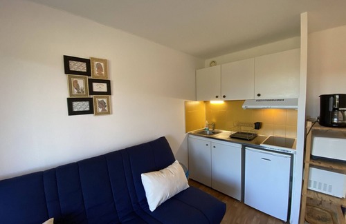 La Roche-Posay Apartment | 1-bedroom near Connétable Thermal Baths with balcony and Wi-Fi