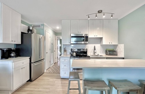 Isle of Palms Condo | 1 Bedroom Oceanfront Condo Sea Cabin 230B | Pool | Just Renovated