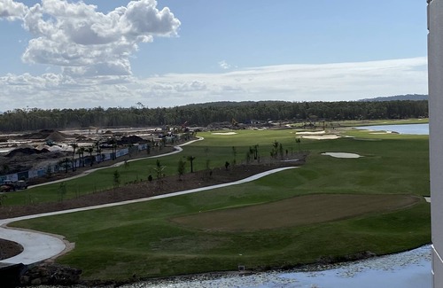 Pelican Waters Apartment | 1 bedroom Resort Apartment 5 minutes from Golden Beach