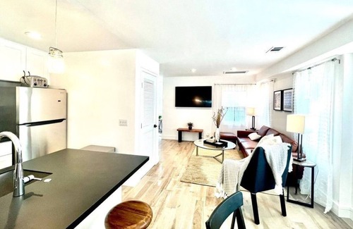 College Hill Apartment | 1 Bedroom Single family L-558784 by Houzlet