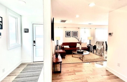 College Hill Apartment | 1 Bedroom Single family L-558784 by Houzlet