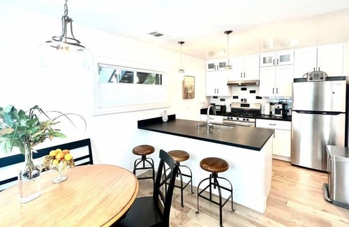 College Hill Apartment | 1 Bedroom Single family L-558784 by Houzlet