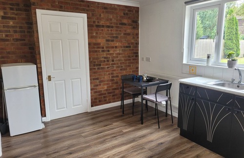 Luton Apartment | 1 Bedroom - Sleeps 3 - Free Parking