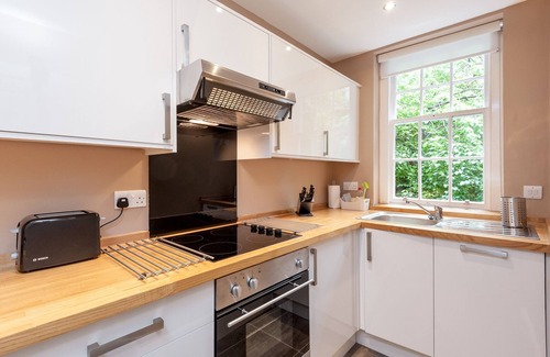 Old Town Apartment | 1 bedroom + sofabed property with a fantastic view of Edinburgh Castle