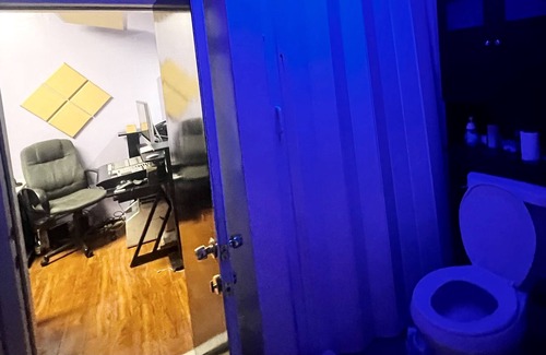 Huntington Park House | 1 Bedroom/Studio for A Creative Individual ✨