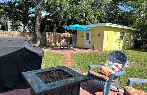 Lake Worth Corridor House | 1 Bedroom Studio Cottage Patio Grill Firepit Parking