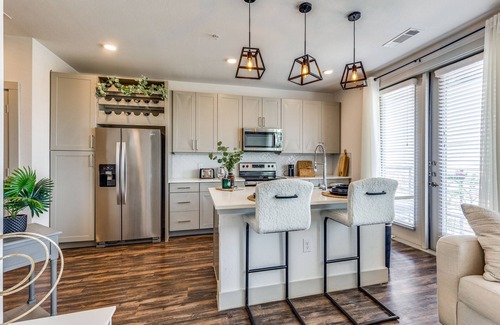 Fort Worth Apartment | 1-bedroom stylist apartment near downtown Fort Worth calling for you.