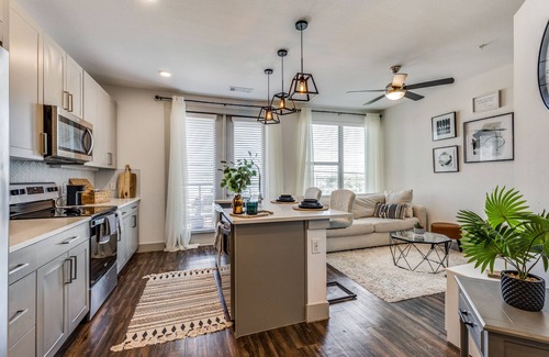 Fort Worth Apartment | 1-bedroom stylist apartment near downtown Fort Worth calling for you.