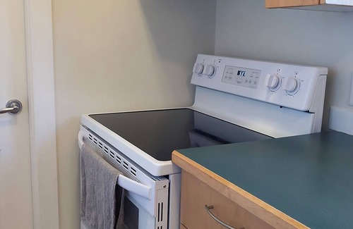 Victoria House | 1 bedroom suit in Langford Victoria. Great view and privacy.