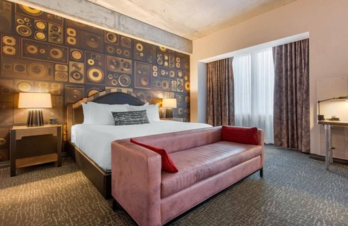 Sobro Hotel | 1-Bedroom Suite at a 4⭐️ Hotel