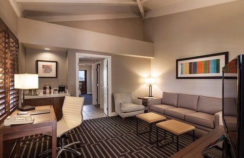 North Mountain Apartment | 1 Bedroom Suite + Balcony | Golf Course + Pools