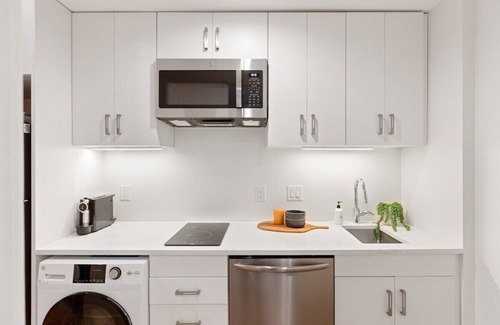 Cannonborough Elliotborough Apartment | 1 Bedroom Suite - One Block from King Street! Pet Friendly