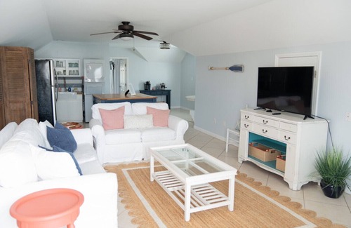Tybee Island Apartment | 1 Bedroom Unit half block to beach