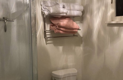 West Woodland Apartment | 1 Bedroom w/bathroom and kitchenette -shared laundry.n