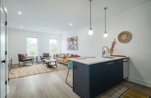 West Philadelphia Apartment | 1 Bedroom with Amenities and Parking