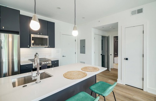 West Philadelphia Apartment | 1 Bedroom with Amenities and Parking