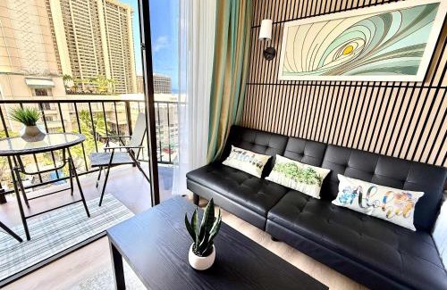 Waikiki Apartment | 1 block from Waikiki beach 3 beds and workspace