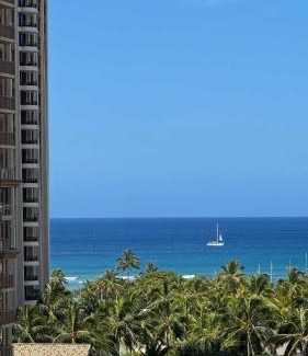 Waikiki Apartment | 1 block from Waikiki beach 3 beds and workspace