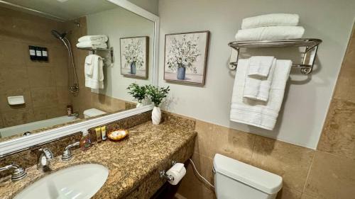 Waikiki Apartment | 1 block from Waikiki beach 3 beds and workspace