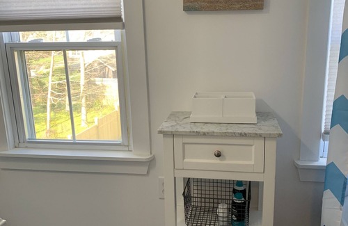 Madison Center House | 1 Block from Water - Welcoming 4 Bedroom Home