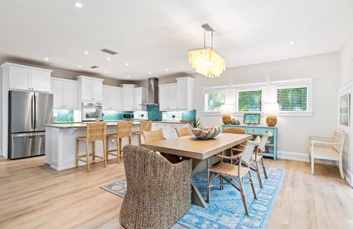 Holmes Beach House | 1 Block to the Beach - LARGE Private Pool - Newly Renovated 6 Bdrm Luxury House