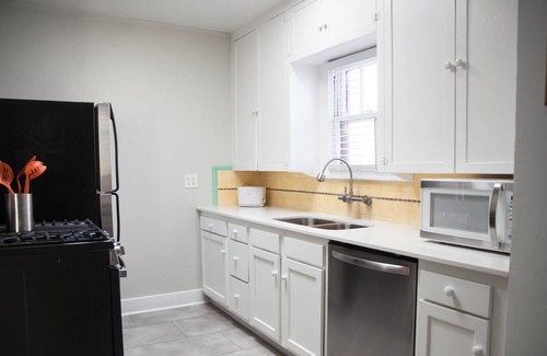 Nob Hill House | 1 block to UNM and Nob Hill