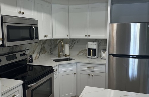 Fort Pierce Shores Condo | 1 Block walk to N Ocean Dr Beach from Newly Renovated Condo on Hutchinson Island