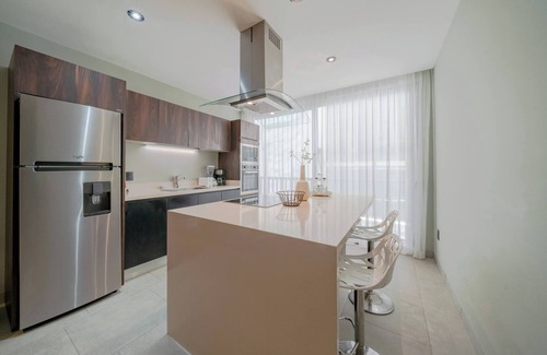 Zazil-ha Apartment | 1 BR Condo with Rooftop Pool & Bar - IT Residences