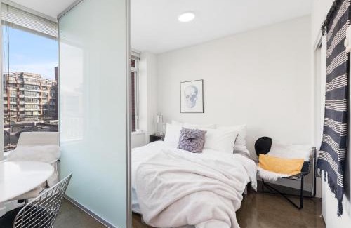Strathcona Apartment | 1 BR Downtown Beautiful Apartment