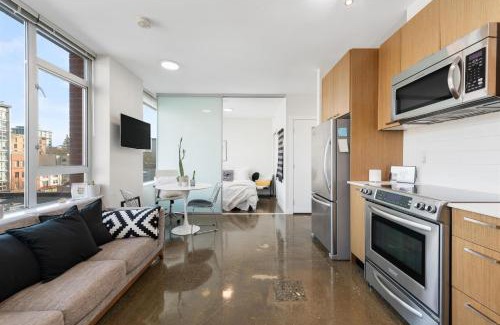 Strathcona Apartment | 1 BR Downtown Beautiful Apartment