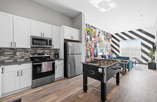 South Nashville Apartment | 1 BR Haven Near Broadway - Free Parking & WiFi!