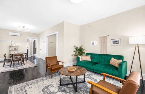 Brush Park Apartment | 1 BR Mid-Century Charm Downtown Detroit