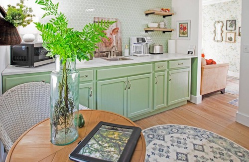 Navarre Cottage | 1 BR Quaint Beachy Bungalow