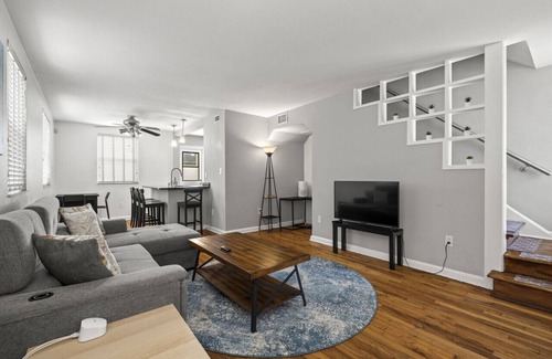 SoHo House | 1 BR Tampa Townhouse ONLY 10 Mins to DT!