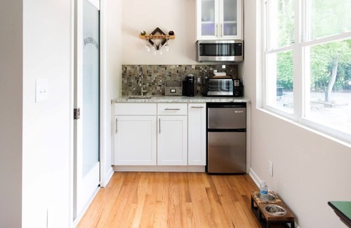 West Ashley Apartment | 1-Charleston Charm- Studio 1 is 4 miles from Downtown Charleston -West Ashley