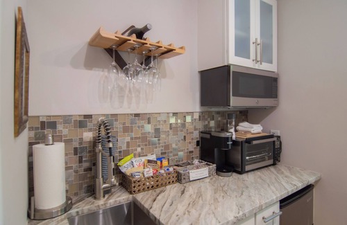 West Ashley Apartment | 1-Charleston Charm- Studio 1 is 4 miles from Downtown Charleston -West Ashley