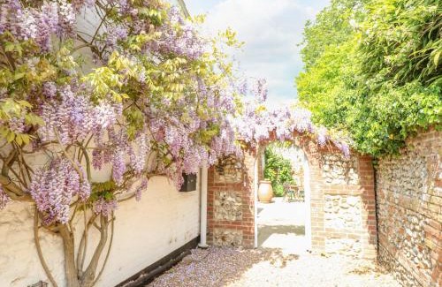 North Elmham House | 1 Chelsea Cottage