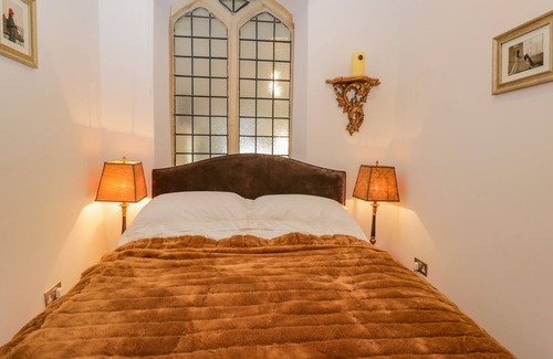 Bath House | 1 COUNTESS CHAPEL, romantic, character holiday cottage in Bath