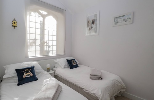 Bath House | 1 COUNTESS CHAPEL, romantic, character holiday cottage in Bath