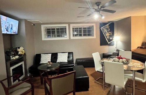 West Edmonton House | #1-Ellegant Room in a quiet and nice home to stay in West Edmonton Area