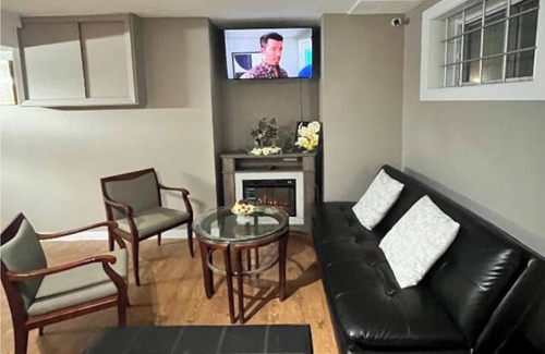 West Edmonton House | #1-Ellegant Room in a quiet and nice home to stay in West Edmonton Area