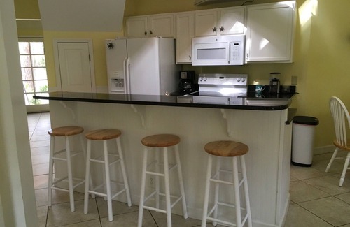 Saint Helena Island Cottage | 1 Fiddlers Cove. Pet friendly and golf cart included.