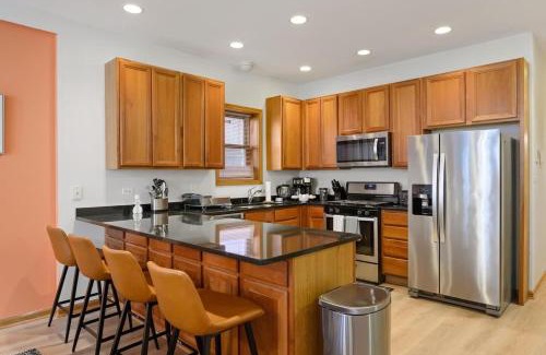 Wicker Park Apartment | 1 Free Parking Sleeps 10