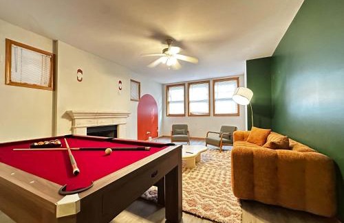 Wicker Park Apartment | 1 Free Parking Sleeps 10